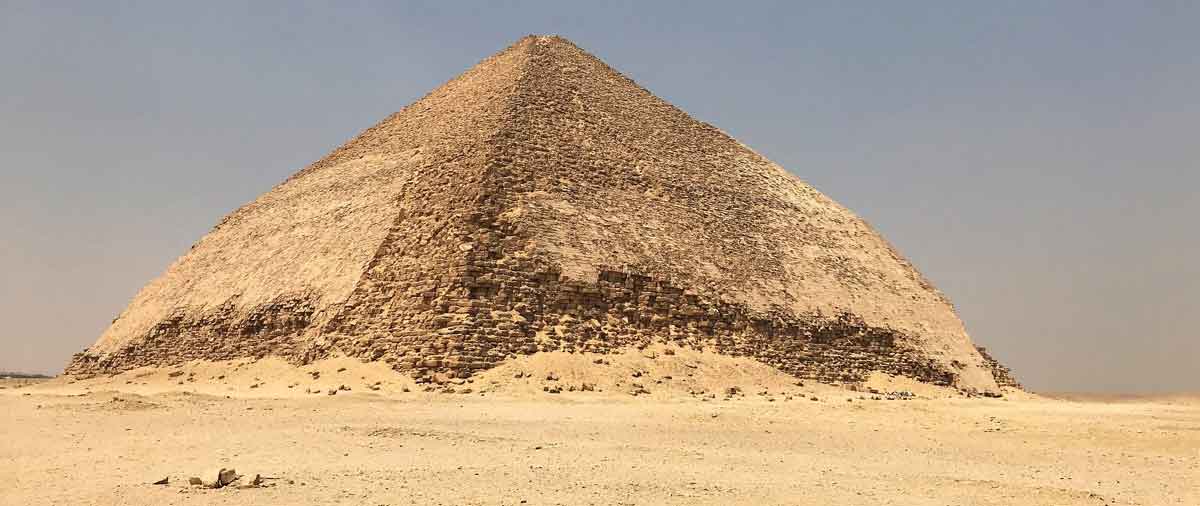 Piramide piegata